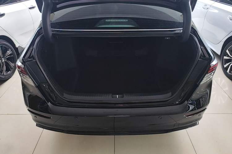 Used Honda Accord 2025 Sport Series 260TURBO Luxury Edition Trunk