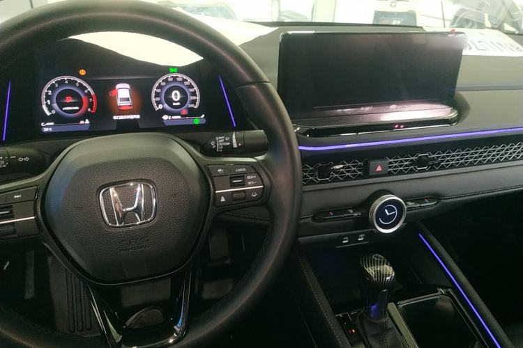 Used Honda Accord 2025 Sport Series 260TURBO Luxury Edition Center Console