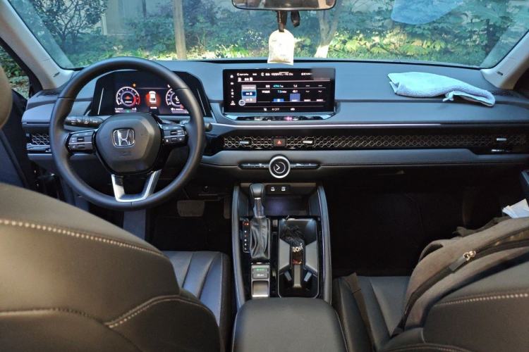 Used Honda Accord 2025 Sport Series 260TURBO Prestige Edition Center Console