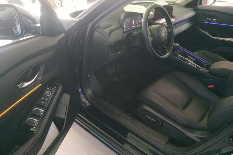 Used Honda Accord 2025 Sport Series 260TURBO Luxury Edition Driver Seat