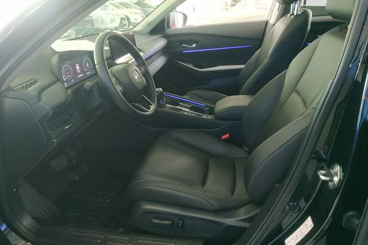 Used Honda Accord 2025 Sport Series 260TURBO Luxury Edition Left Front Seat
