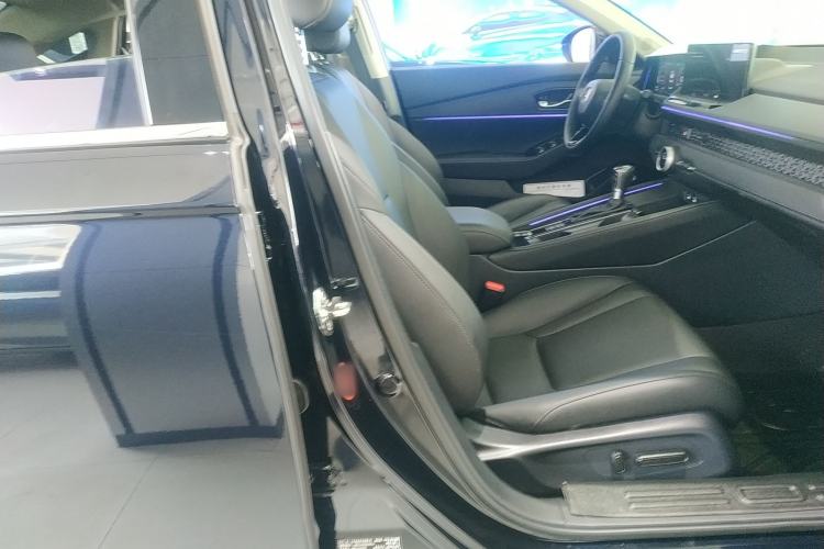 Used Honda Accord 2025 Sport Series 260TURBO Luxury Edition Right Front Seat