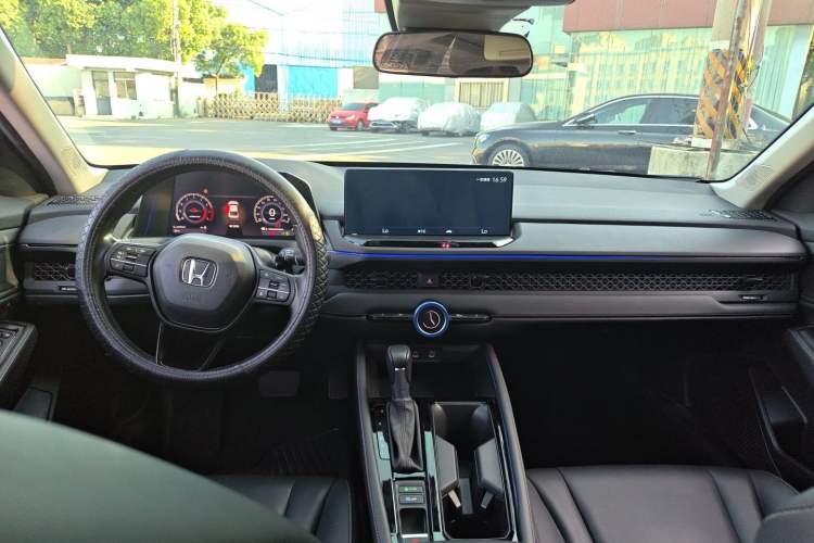 Used Honda Accord 2025 260TURBO Luxury Edition Center Console