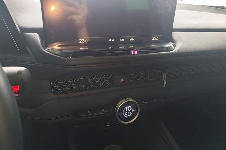 Used Honda Accord 2025 Sport Series 260TURBO Luxury Edition Audio And AC Panel