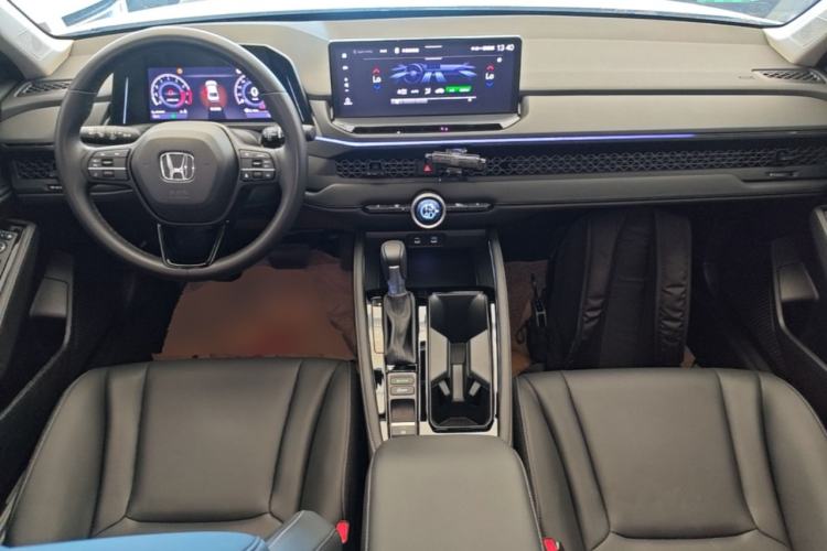 Used Honda Accord 2025 260TURBO Luxury Edition Center Console