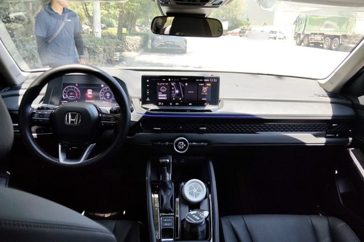 Used Honda Accord 2025 Sport Series 260TURBO Prestige Edition Center Console