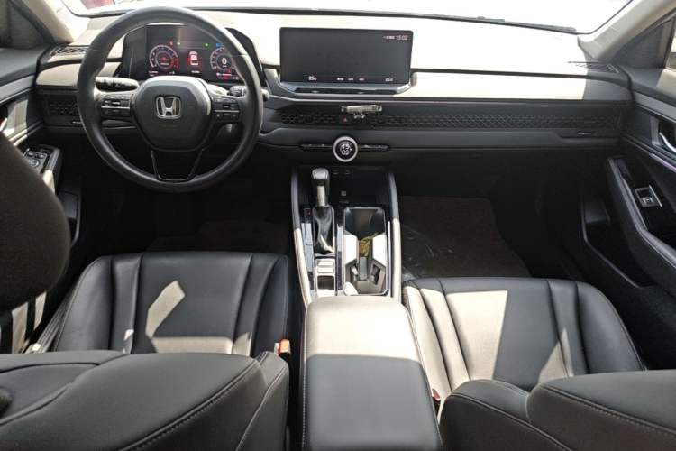 Used Honda Accord 2025 260TURBO Luxury Edition Center Console