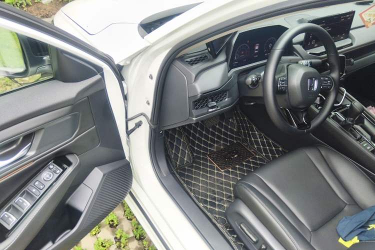 Used Honda Accord 2025 Sport Series 260TURBO Luxury Edition Driver Seat