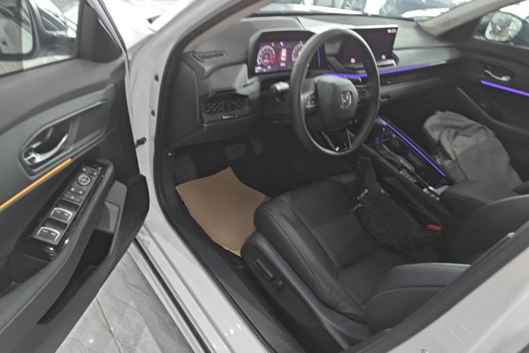 Used Honda Accord 2025 Sport Series 260TURBO Luxury Edition Driver Seat