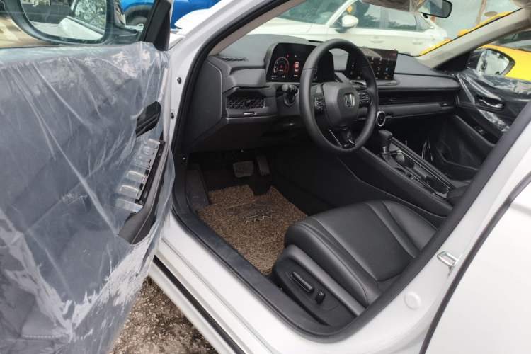Used Honda Accord 2025 Sport Series 260TURBO Luxury Edition Driver Seat