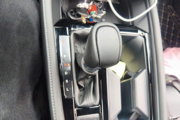 Used Honda Accord 2025 Sport Series 260TURBO Luxury Edition Gear Lever