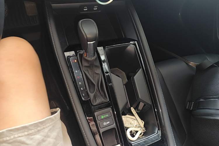 Used Honda Accord 2025 Sport Series 260TURBO Luxury Edition Gear Lever