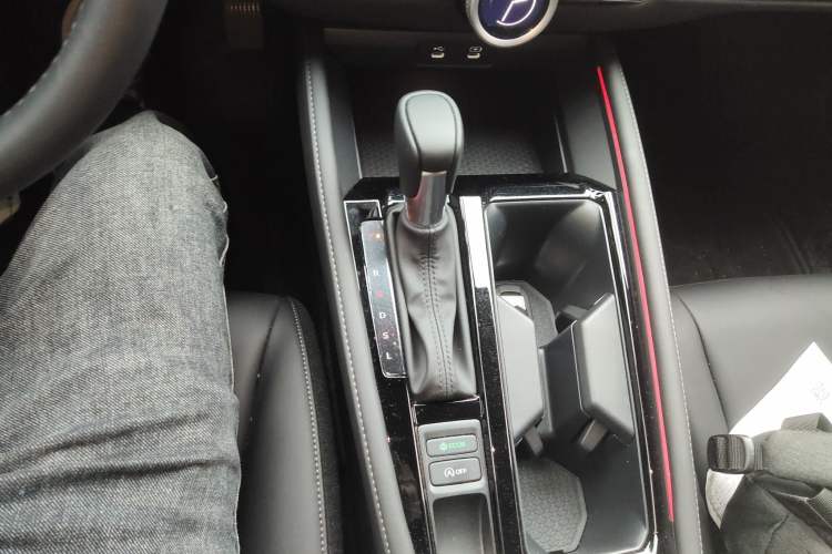 Used Honda Accord 2025 Sport Series 260TURBO Luxury Edition Gear Lever