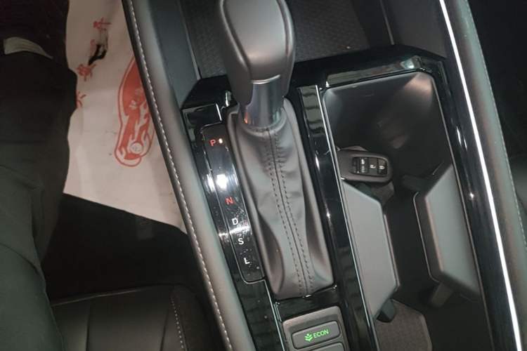 Used Honda Accord 2025 Sport Series 260TURBO Luxury Edition Gear Lever