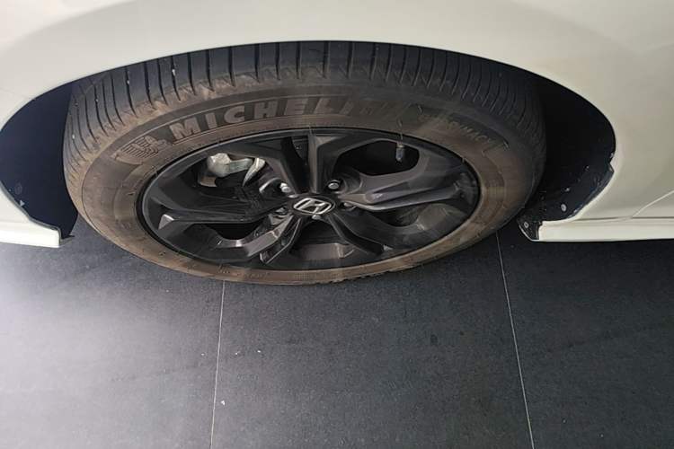 Used Honda Accord 2025 Sport Series 260TURBO Luxury Edition Left Front Wheel Hub
