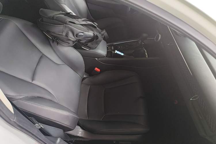 Used Honda Accord 2025 Sport Series 260TURBO Luxury Edition Right Front Seat