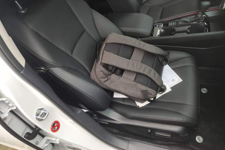 Used Honda Accord 2025 Sport Series 260TURBO Luxury Edition Right Front Seat