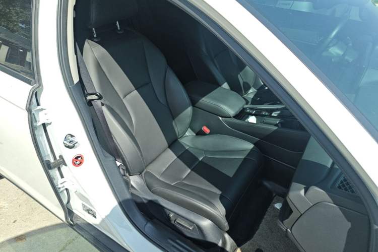Used Honda Accord 2025 260TURBO Luxury Edition Right Front Seat