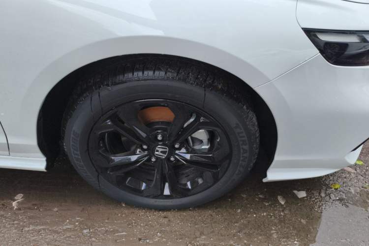 Used Honda Accord 2025 Sport Series 260TURBO Luxury Edition Right Front Wheel Hub