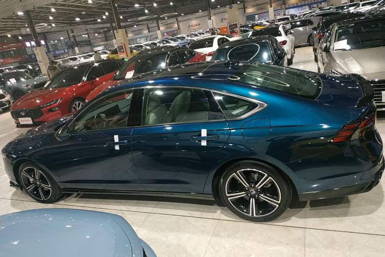 Used Honda Accord New Energy 2023 2.0L ePHEV Flagship Edition Exterior 3
