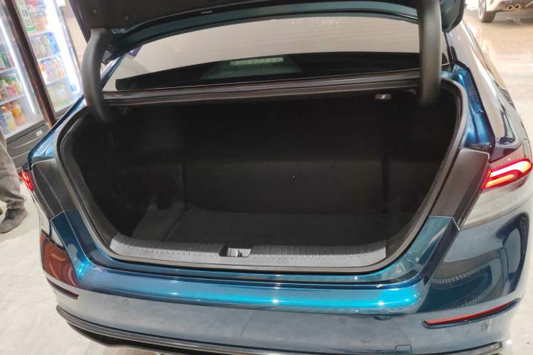 Used Honda Accord New Energy 2023 2.0L ePHEV Flagship Edition Trunk