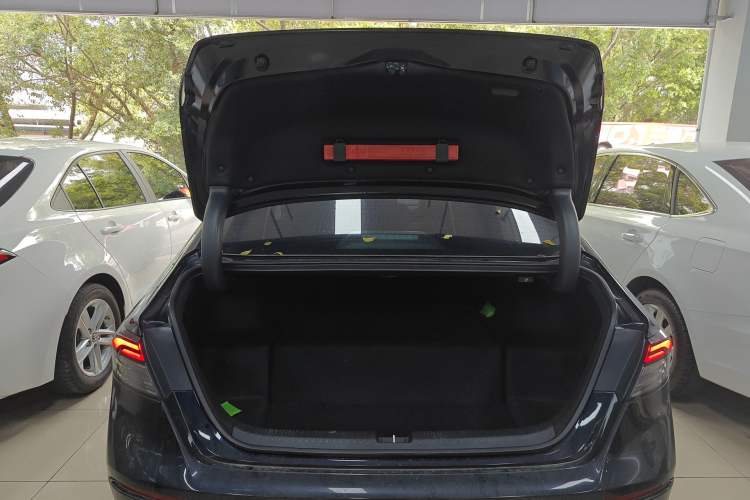 Used Honda Accord New Energy 2025 Model—2.0L e:PHEV Prestige Version Trunk