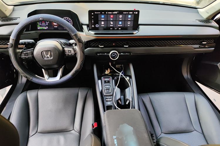 Used Honda Accord New Energy 2025 Model—2.0L e:PHEV Prestige Version Center Console