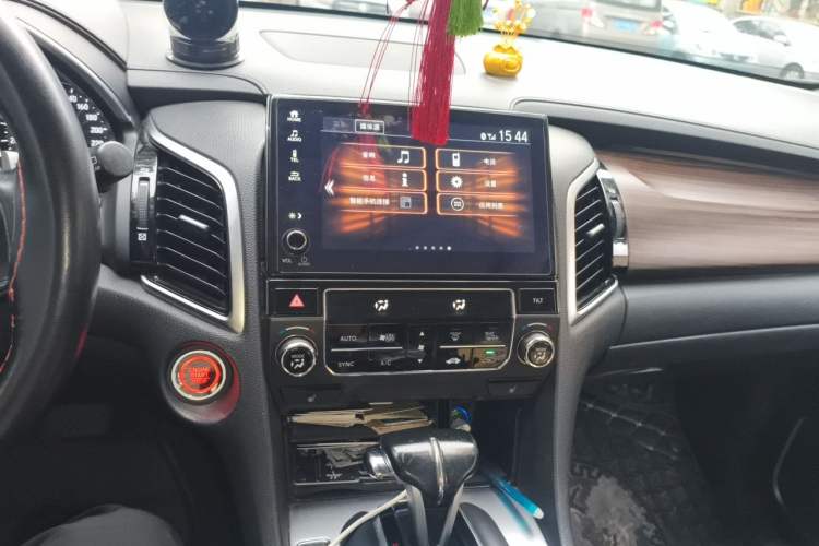 Used Honda Avancier 2017 240TURBO Two-Wheel Drive Premium Edition Audio And AC Panel