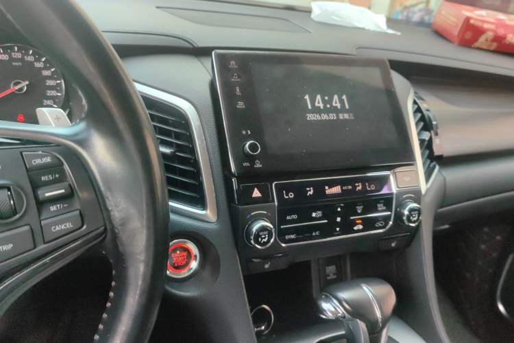 Used Honda Avancier 2017 240TURBO Two-Wheel Drive Luxury Edition Audio And AC Panel