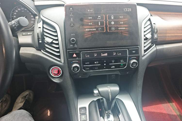 Used Honda Avancier 2017 240TURBO Two-Wheel Drive Luxury Edition Audio And AC Panel