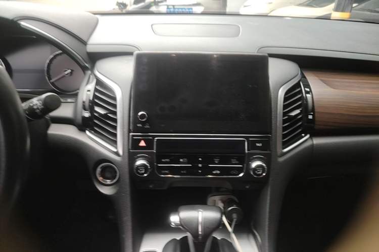 Used Honda Avancier 2017 240TURBO Two-Wheel Drive Luxury Edition Audio And AC Panel