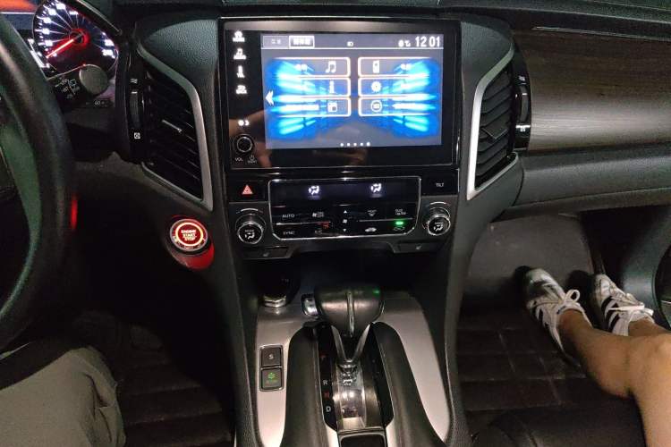 Used Honda Avancier 2017 240TURBO Two-Wheel Drive Luxury Edition Audio And AC Panel