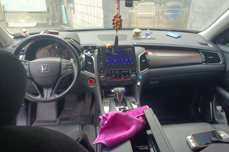 Used Honda Avancier 2017 240TURBO Two-Wheel Drive Luxury Edition Center Console