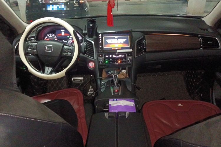Used Honda Avancier 2017 240TURBO Two-Wheel Drive Premium Edition Center Console