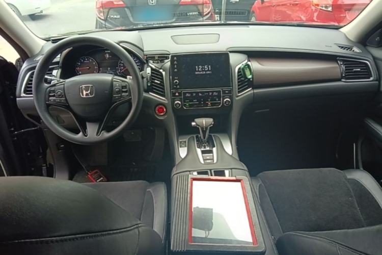 Used Honda Avancier 2017 240TURBO Two-Wheel Drive Elite Edition Center Console