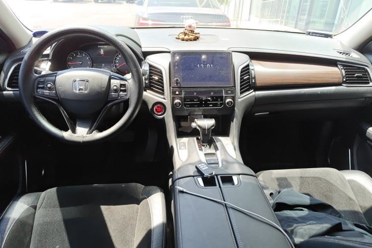 Used Honda Avancier 2017 240TURBO Two-Wheel Drive Elite Edition Center Console