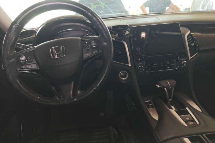 Used Honda Avancier 2017 240TURBO Two-Wheel Drive Elite Edition Center Console