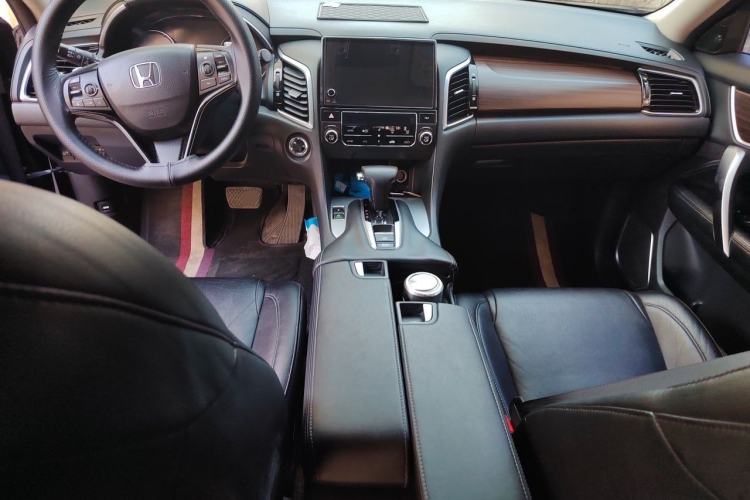 Used Honda Avancier 2017 240TURBO Two-Wheel Drive Elite Edition Center Console