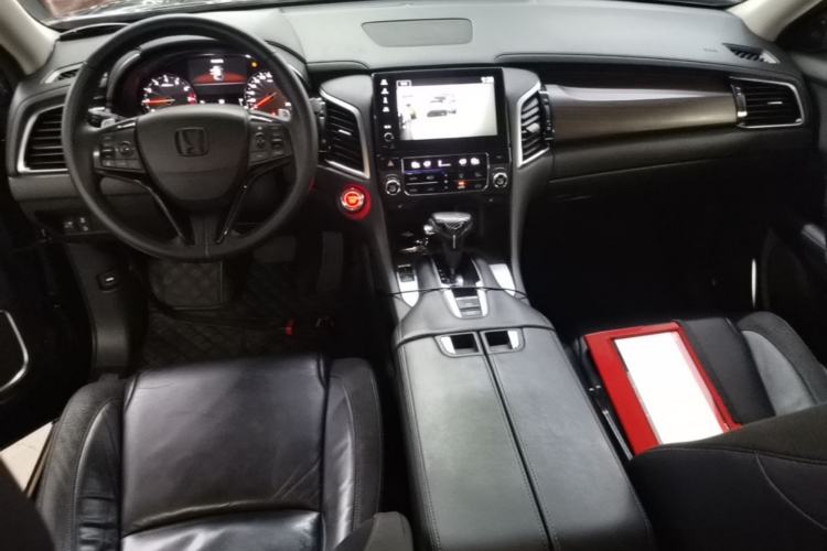 Used Honda Avancier 2017 240TURBO Two-Wheel Drive Luxury Edition Center Console