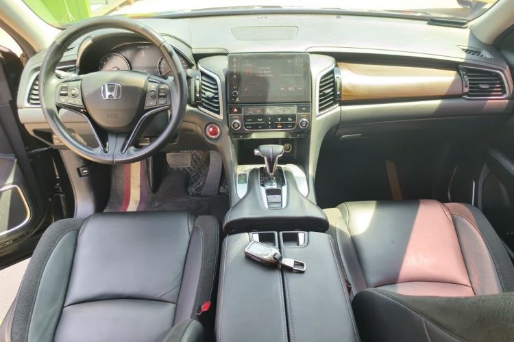 Used Honda Avancier 2017 240TURBO Two-Wheel Drive Premium Edition Center Console