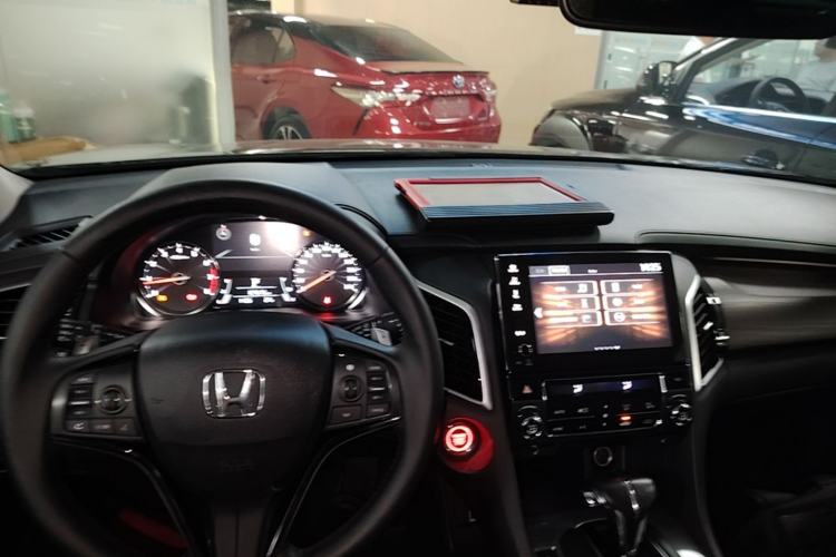 Used Honda Avancier 2017 240TURBO Two-Wheel Drive Premium Edition Center Console