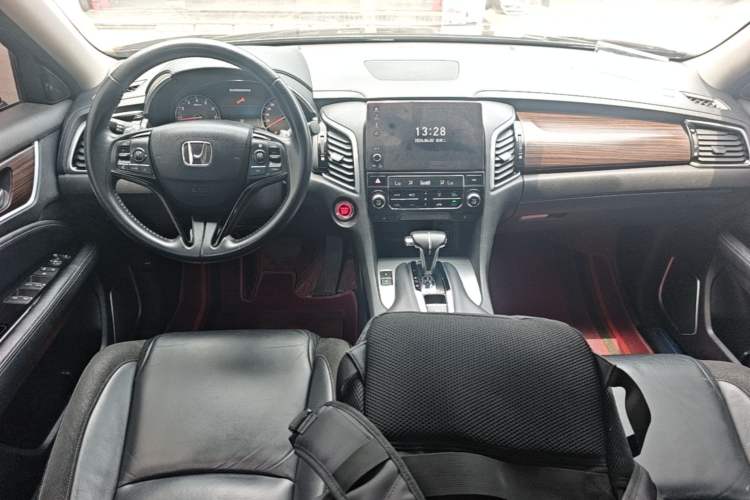 Used Honda Avancier 2017 240TURBO Two-Wheel Drive Luxury Edition Center Console
