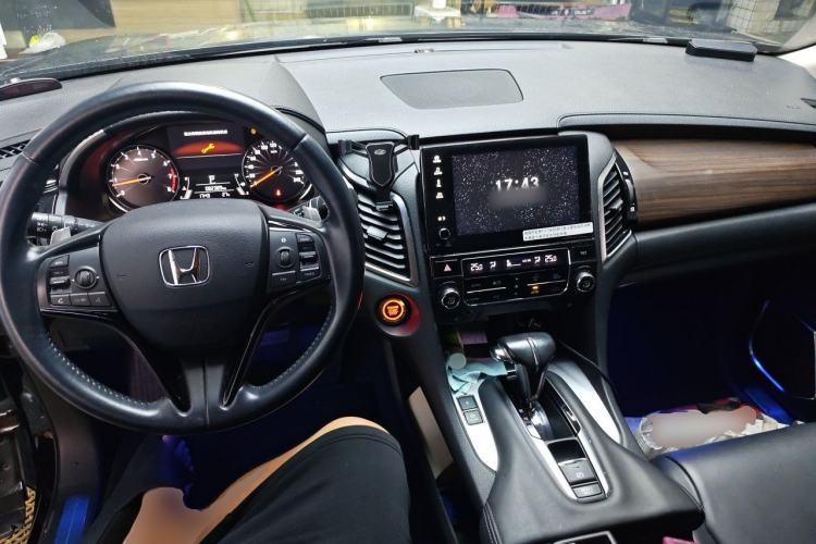 Used Honda Avancier 2017 240TURBO Two-Wheel Drive Luxury Edition Center Console