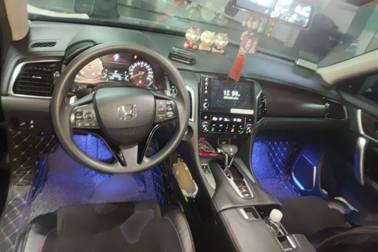 Used Honda Avancier 2017 240TURBO Two-Wheel Drive Elite Edition Center Console