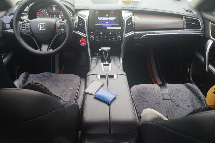 Used Honda Avancier 2017 240TURBO Two-Wheel Drive Elite Edition Center Console
