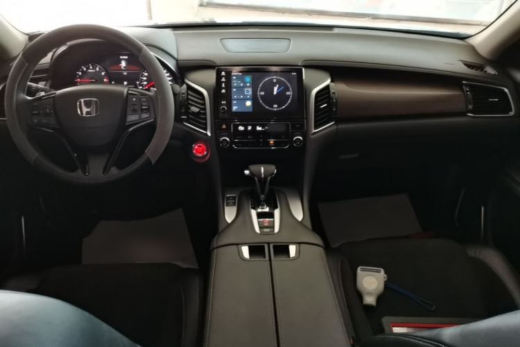 Used Honda Avancier 2017 240TURBO Two-Wheel Drive Elite Edition Center Console
