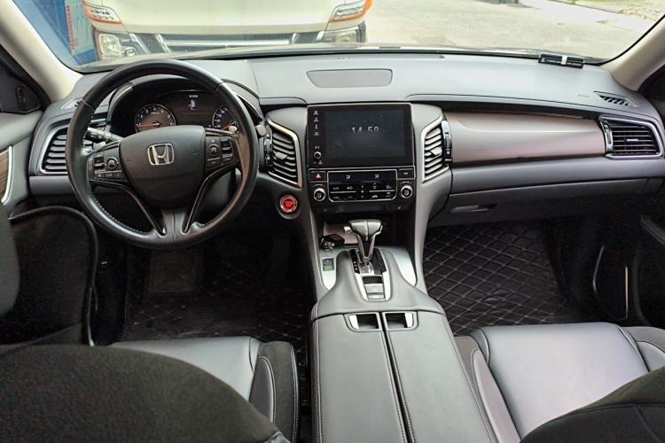 Used Honda Avancier 2017 240TURBO Two-Wheel Drive Premium Edition Center Console