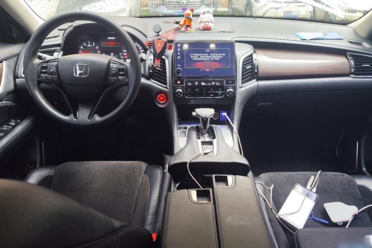 Used Honda Avancier 2017 240TURBO Two-Wheel Drive Elite Edition Center Console
