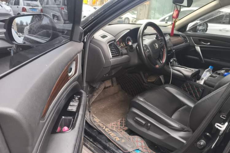 Used Honda Avancier 2017 240TURBO Two-Wheel Drive Premium Edition Driver Seat