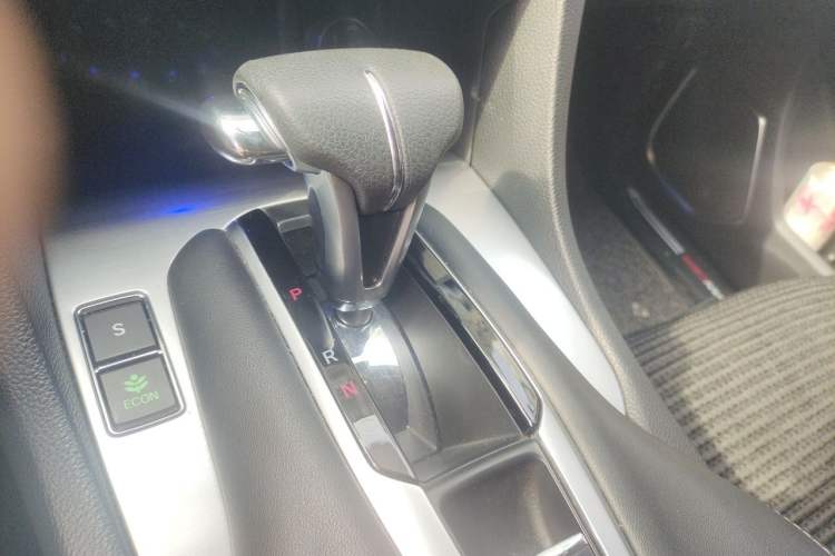 Used Honda Avancier 2017 240TURBO Two-Wheel Drive Elite Edition Gear Lever